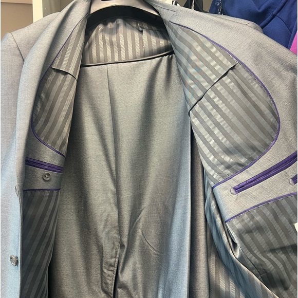 Suit - Picture 3 of 5